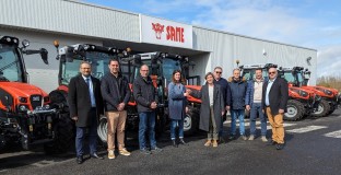 Les établissements Vitidis livrent 10 tracteurs Same Frutteto CVT